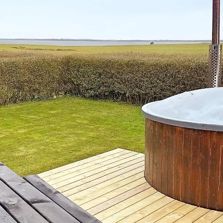 6 Person In Vinderup-by Traum