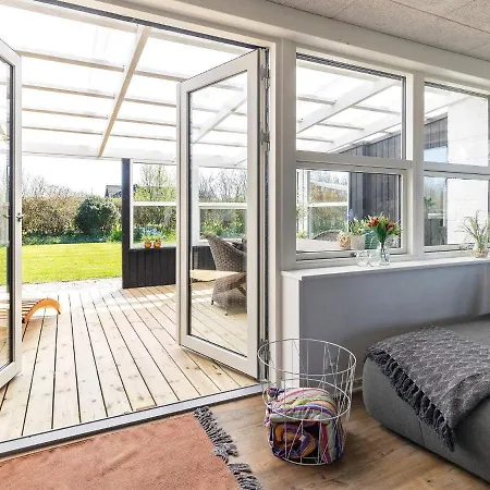 6 Person In Vinderup-by Traum