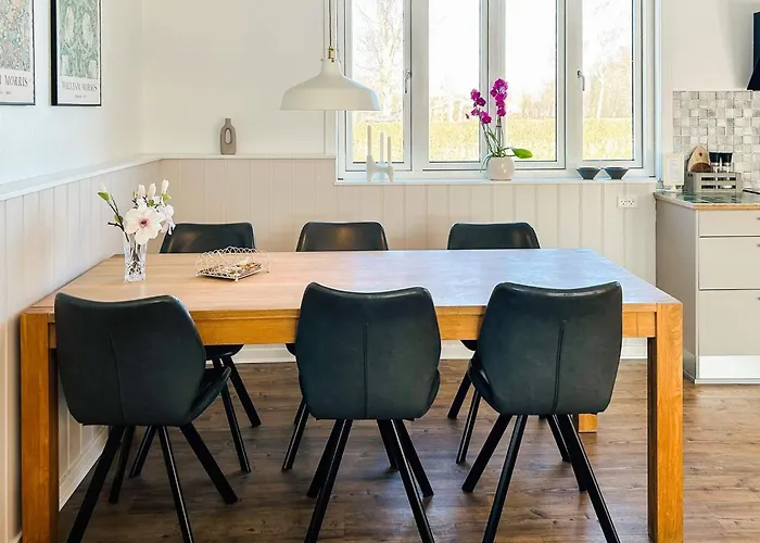 6 Person In Vinderup-by Traum